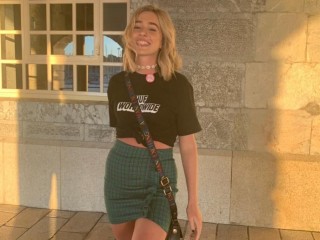 NawtyRoxy3578 webcam girl as a performer. Gallery photo 1.