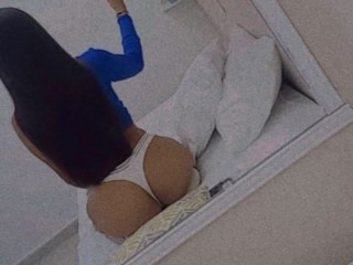 KloeSexyy webcam girl as a performer. Gallery photo 1.