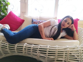 VictoriaValencia webcam girl as a performer. Gallery photo 1.