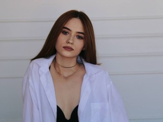 MikaelaDolliver webcam girl as a performer. Gallery photo 1.