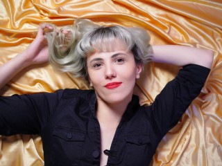 DeniseLewis webcam girl as a performer. Gallery photo 1.