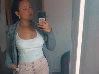 sarhacooper webcam girl as a performer. Gallery photo 1.