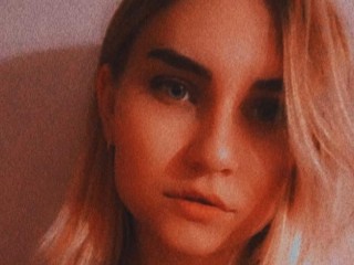 MissBritneey webcam girl as a performer. Gallery photo 2.