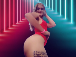 lindablondex webcam girl as a performer. Gallery photo 3.