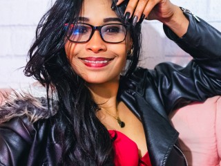 Cathaleyahot webcam girl as a performer. Gallery photo 2.