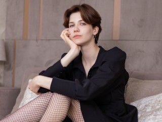 Nikki_Holmes webcam girl as a performer. Gallery photo 1.