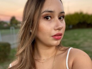 Aylen_Santana_Mendoza webcam girl as a performer. Gallery photo 3.