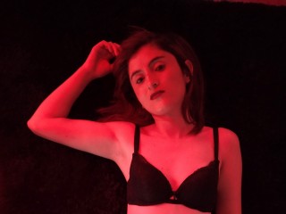 Emilywithe_18 webcam girl as a performer. Gallery photo 3.