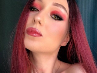 MillaWeller webcam girl as a performer. Gallery photo 1.