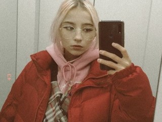 tiny_liana webcam girl as a performer. Gallery photo 1.