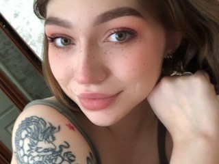 MilanaBarlow webcam girl as a performer. Gallery photo 1.