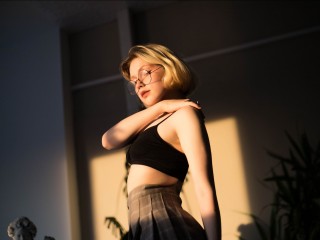 LinaKemerton webcam girl as a performer. Gallery photo 1.