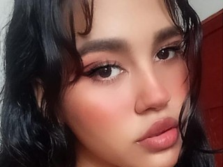 blackhair webcam girl as a performer. Gallery photo 2.