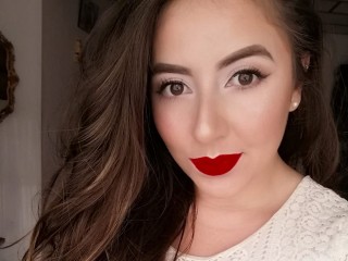 AlanaSims webcam girl as a performer. Gallery photo 1.