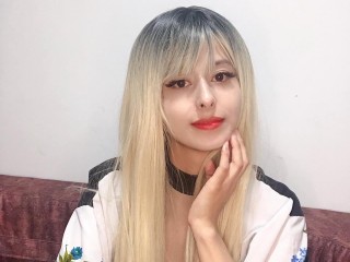 CutieLissa webcam girl as a performer. Gallery photo 3.