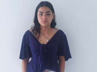 Thalia118 webcam girl as a performer. Gallery photo 1.