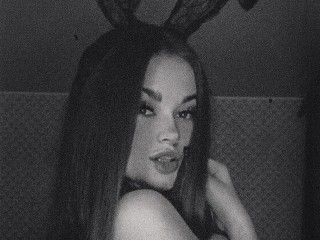 KiiLally webcam girl as a performer. Gallery photo 1.