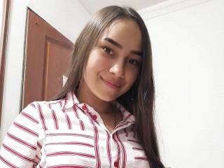 cloeting webcam girl as a performer. Gallery photo 1.