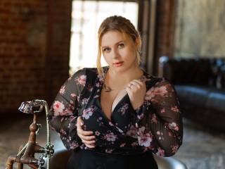 MileyToddes webcam girl as a performer. Gallery photo 2.