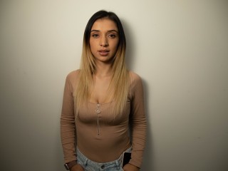 VanesaHamilton webcam girl as a performer. Gallery photo 1.