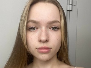 lunadeshine webcam girl as a performer. Gallery photo 3.