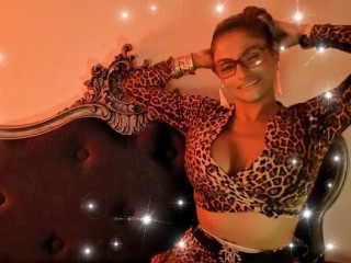 Pameladavalos webcam girl as a performer. Gallery photo 1.