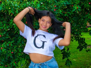 KiishaLong webcam girl as a performer. Gallery photo 2.