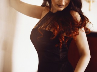 Karolinnahot webcam girl as a performer. Gallery photo 1.