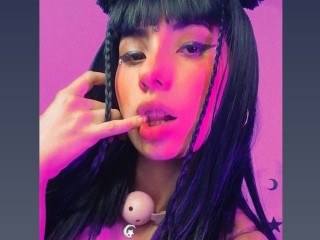 carooliine webcam girl as a performer. Gallery photo 1.