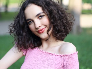 LisaLeeN webcam girl as a performer. Gallery photo 2.