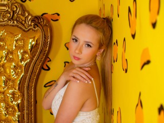 MiiaMorris webcam girl as a performer. Gallery photo 3.