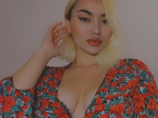 SaraCollyns20 webcam girl as a performer. Gallery photo 1.