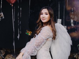 AlishaPretty webcam girl as a performer. Gallery photo 1.