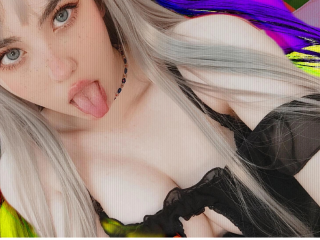 DaisySpikes webcam girl as a performer. Gallery photo 1.