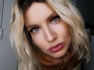 Tinkerbell82 webcam girl as a performer. Gallery photo 2.