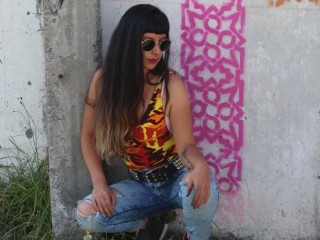 Mia_Pineda webcam girl as a performer. Gallery photo 2.