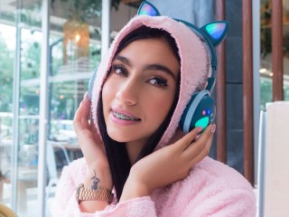 CameronJake webcam girl as a performer. Gallery photo 1.