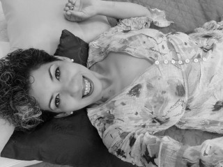 JuliaNewell webcam girl as a performer. Gallery photo 2.