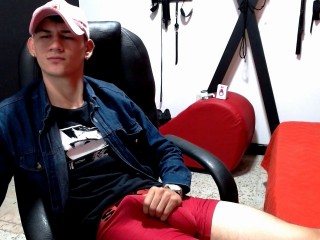 SaulxTaylor webcam girl as a performer. Gallery photo 2.