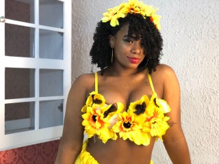 TyraLewis webcam girl as a performer. Gallery photo 1.