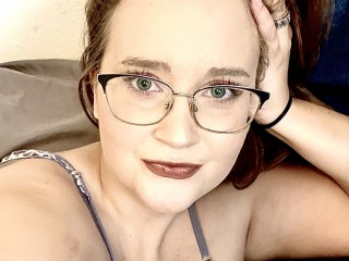 AriPearson webcam girl as a performer. Gallery photo 1.