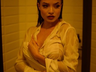 IsabelMartinezz webcam girl as a performer. Gallery photo 1.