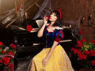 NicoleRichard webcam girl as a performer. Gallery photo 3.