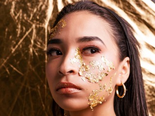 SaraSiin webcam girl as a performer. Gallery photo 4.