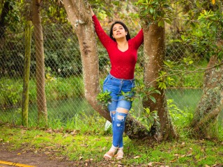 ElieSaenz webcam girl as a performer. Gallery photo 3.