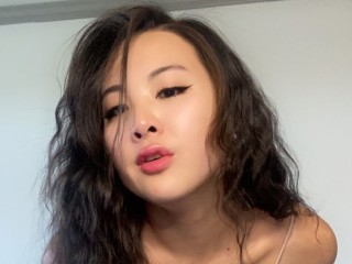 Live webcam sex with SukiSukigirl
