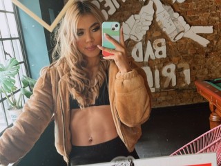 steewart webcam girl as a performer. Gallery photo 4.