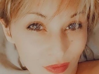 Alma69 webcam girl as a performer. Gallery photo 3.