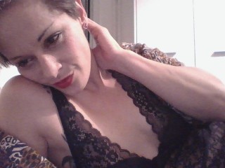 Alma69 webcam girl as a performer. Gallery photo 4.
