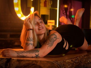 TalianaDuque webcam girl as a performer. Gallery photo 2.